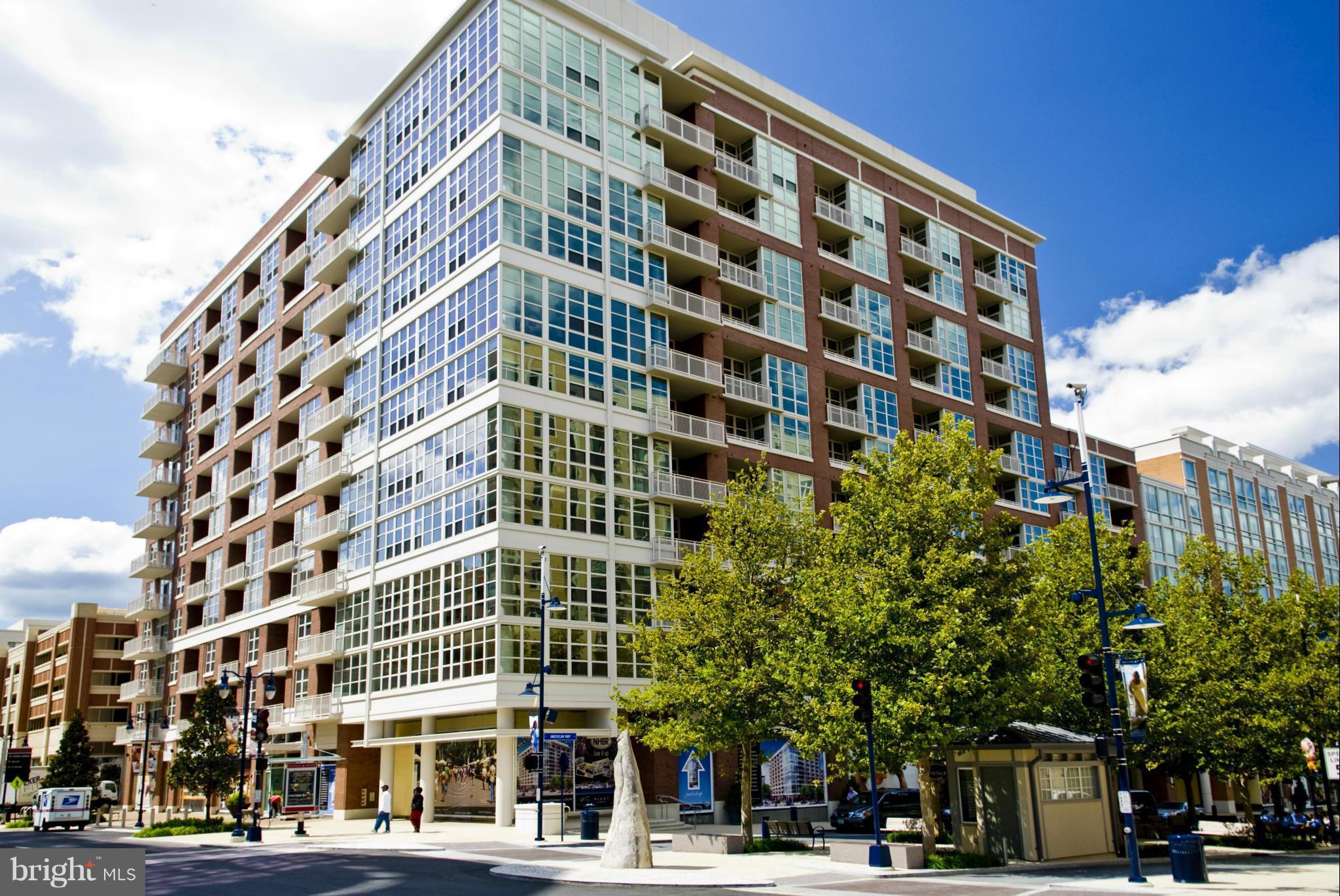 Move in ready and spacious 2BR/1BA residence with large balcony and views of the Potomac River. Unit features floor to ceiling windows, 42' maple cabinets, stainless steel appliances, granite countertops and hardwood flooring throughout the foyer, kitchen and living room. Available fully furnished. Rent includes 1 assigned garage parking space. Resident shuttle service to King Street Metro.