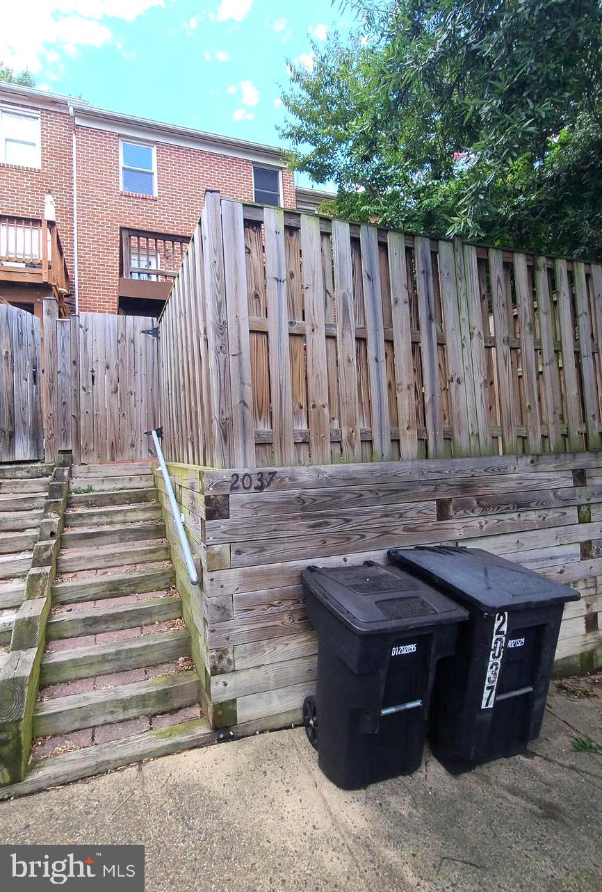 HENSON PARK - Residential Lease