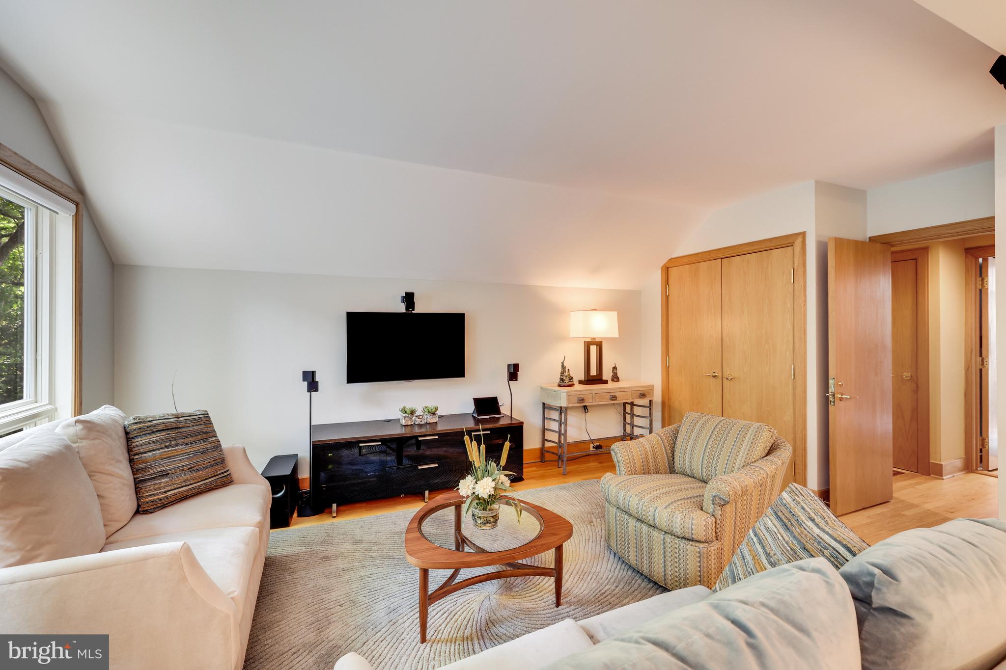 RESTON - Residential