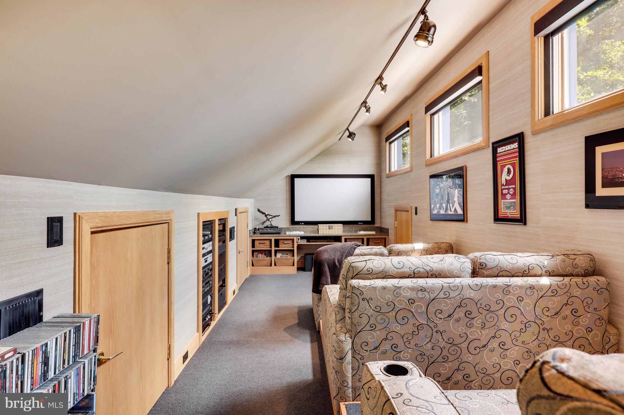 RESTON - Residential