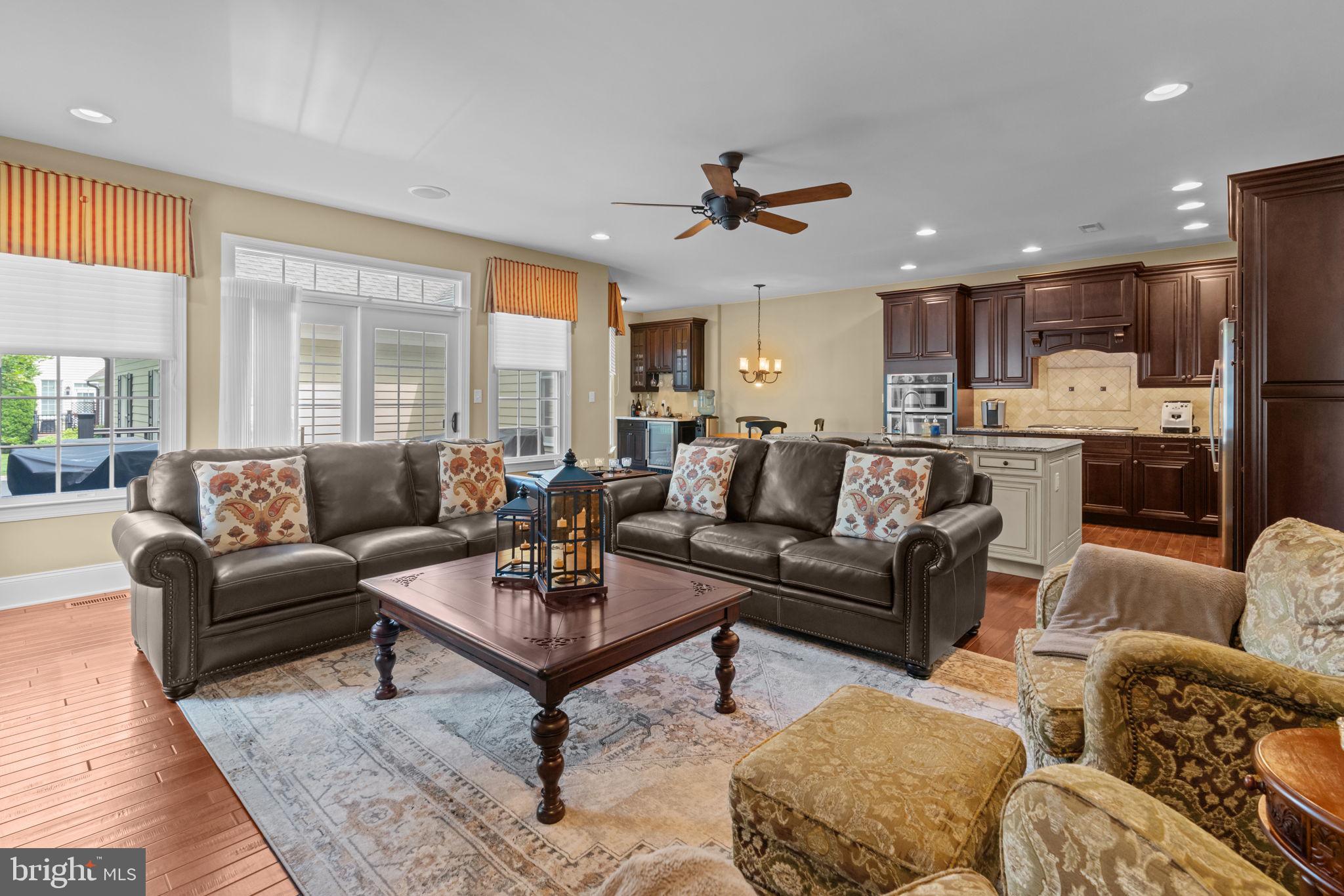 NEWTOWN WALK - Residential