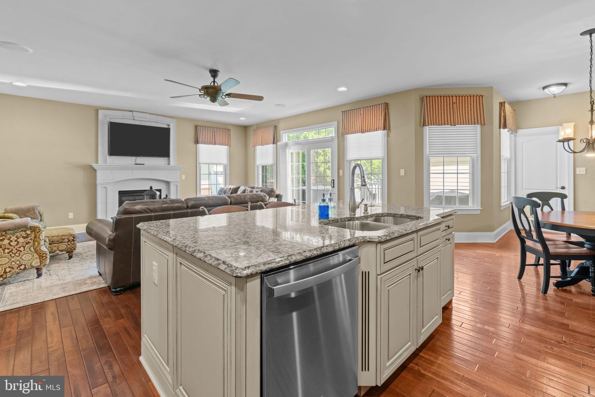 NEWTOWN WALK - Residential