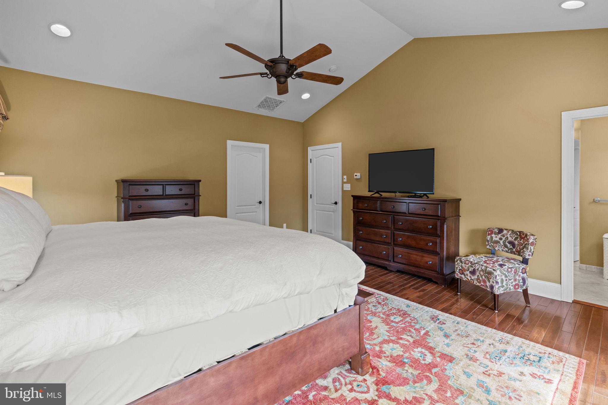 NEWTOWN WALK - Residential