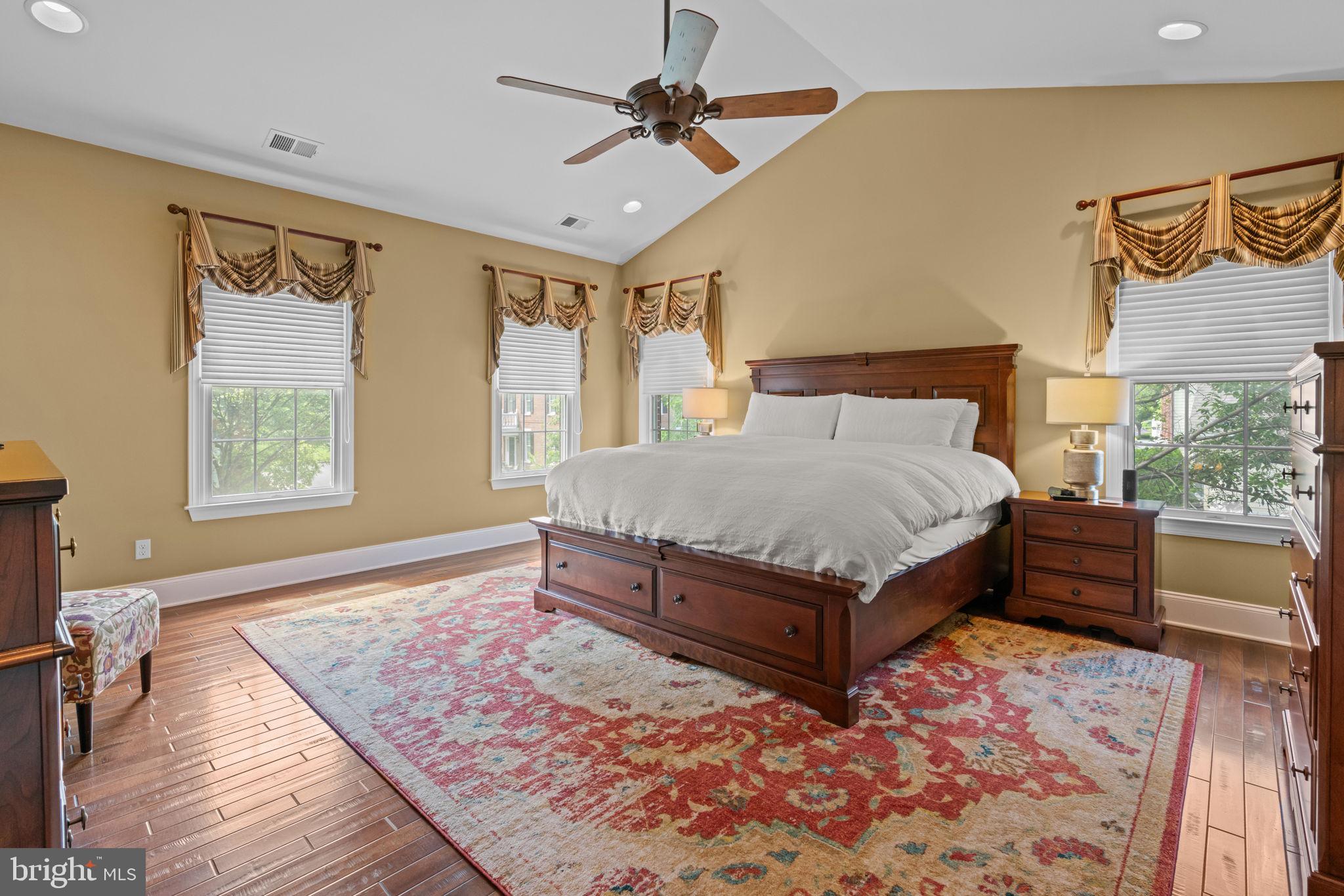 NEWTOWN WALK - Residential