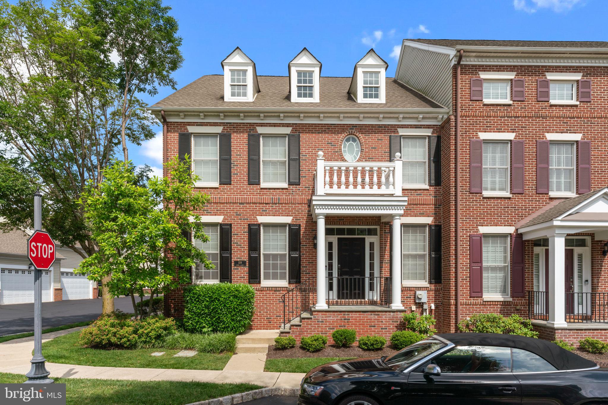 108 HICKS ALLEY