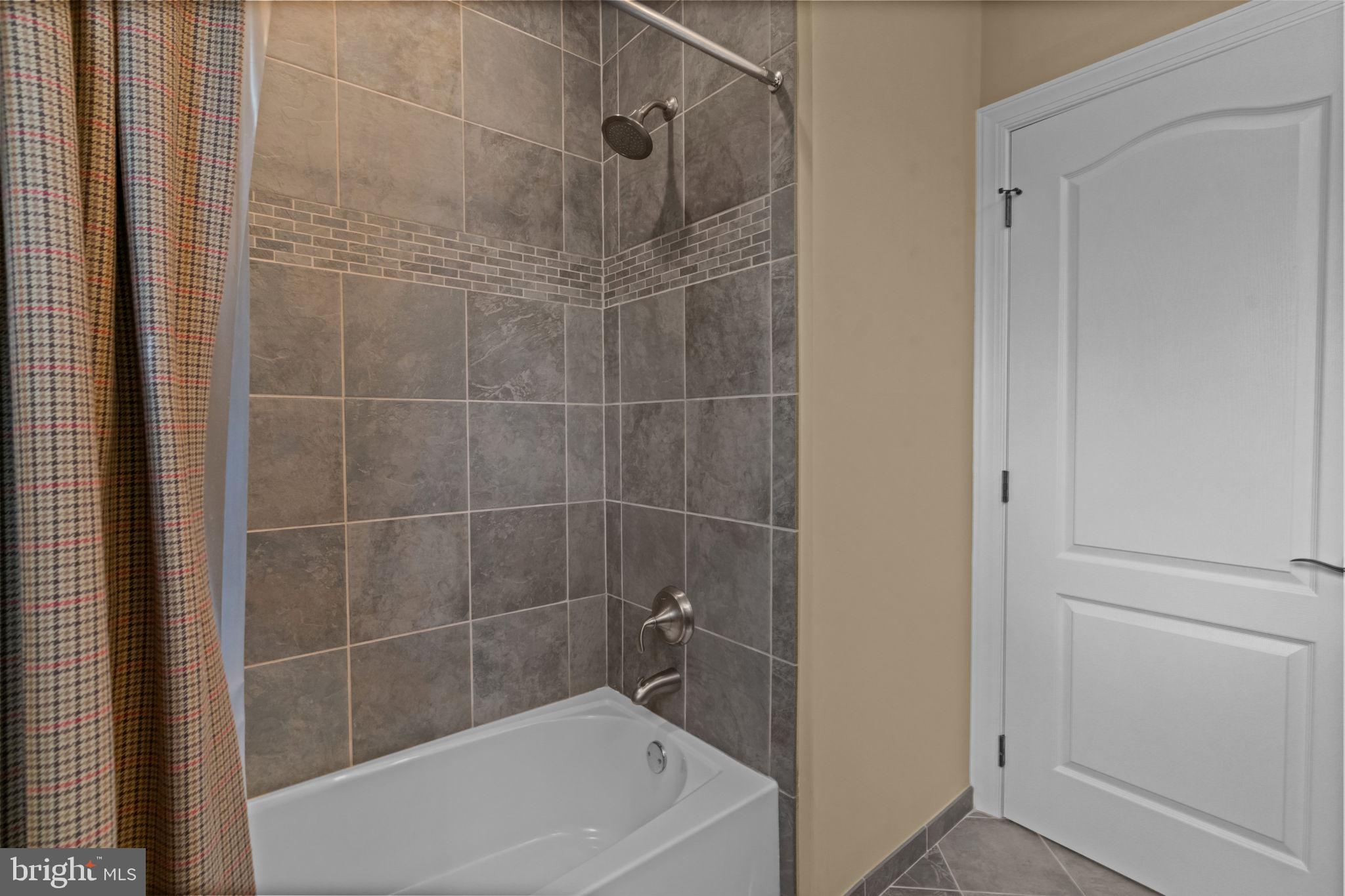 NEWTOWN WALK - Residential