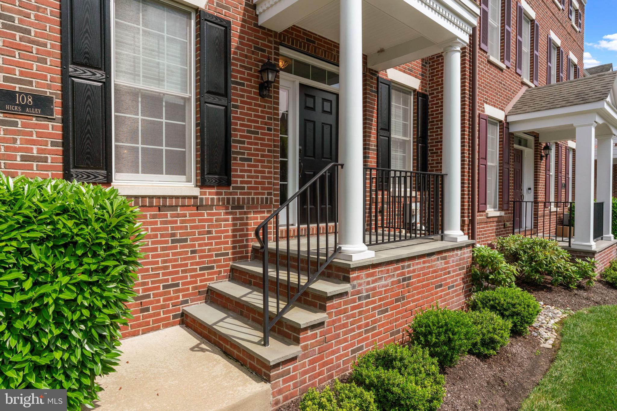 108 HICKS ALLEY