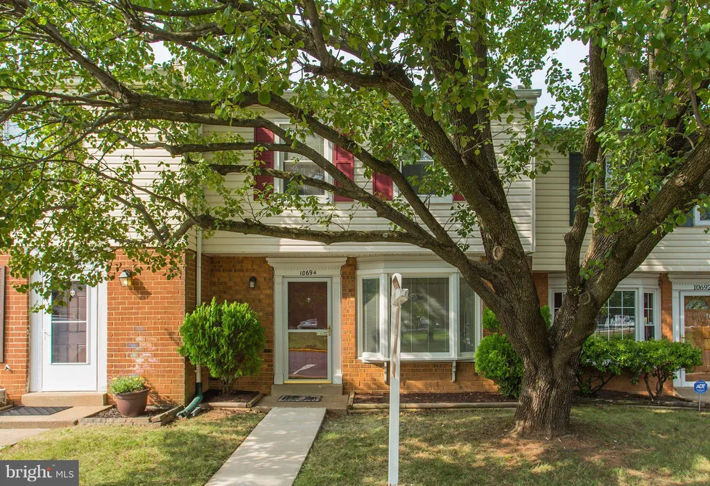 10694 Meadow Grove Court, Manassas, VA 20109