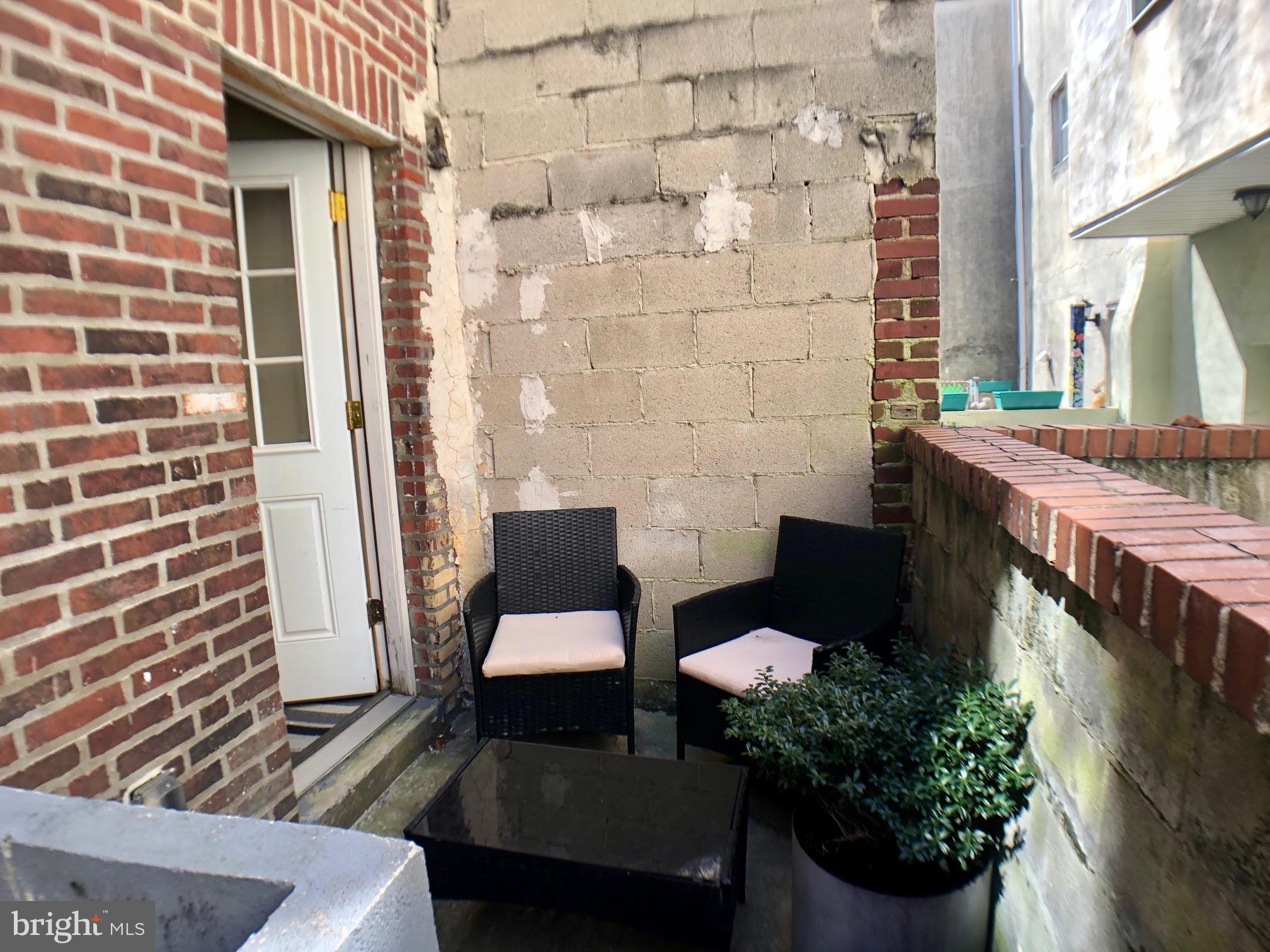 QUEEN VILLAGE - Residential Income