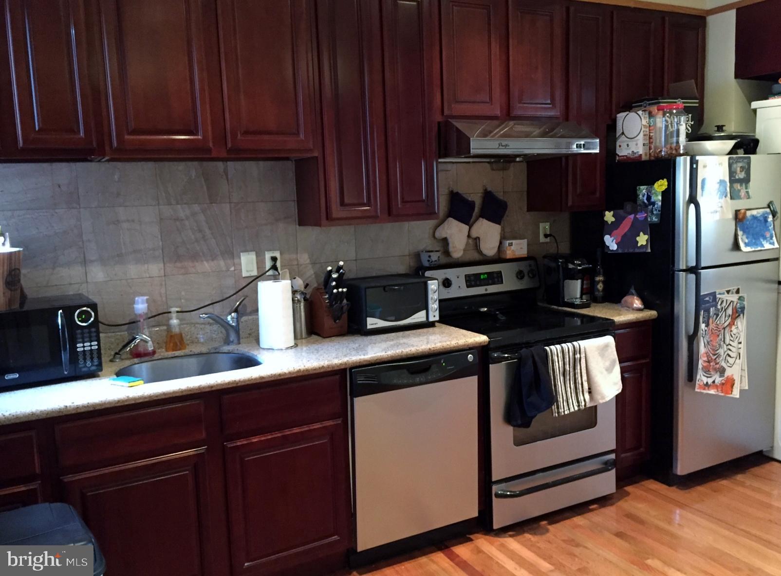 QUEEN VILLAGE - Residential Income