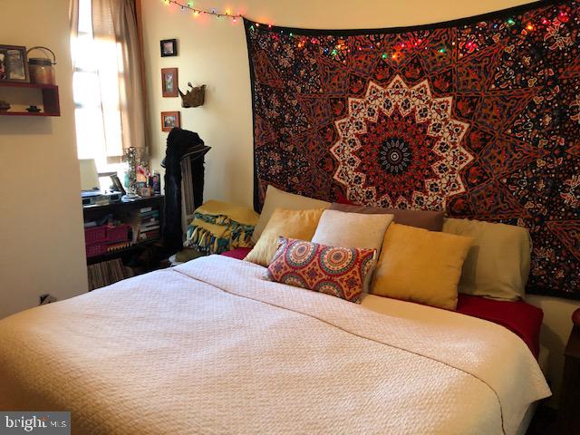 QUEEN VILLAGE - Residential Income