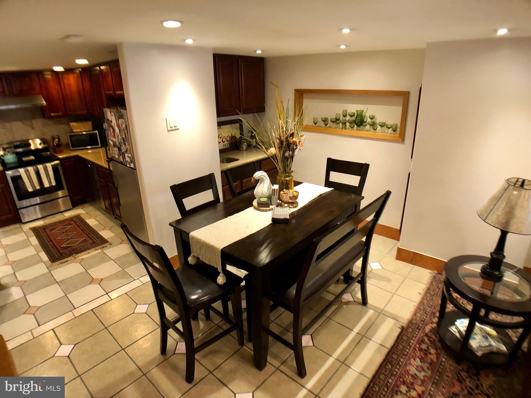 QUEEN VILLAGE - Residential Income