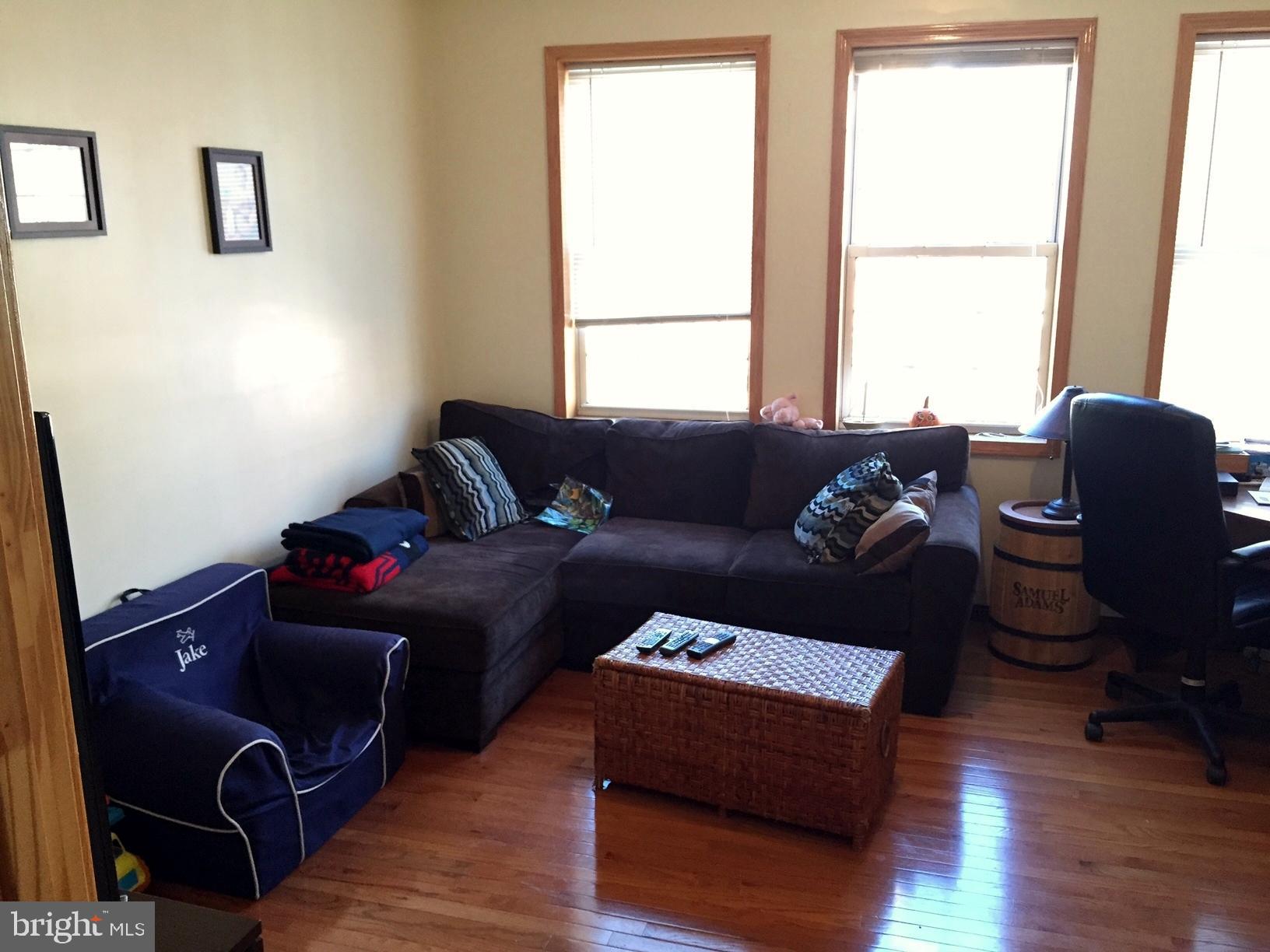 QUEEN VILLAGE - Residential Income