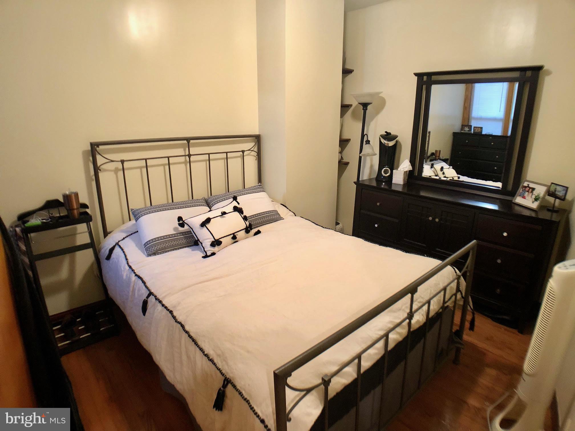 QUEEN VILLAGE - Residential Income