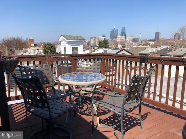 QUEEN VILLAGE - Residential Income