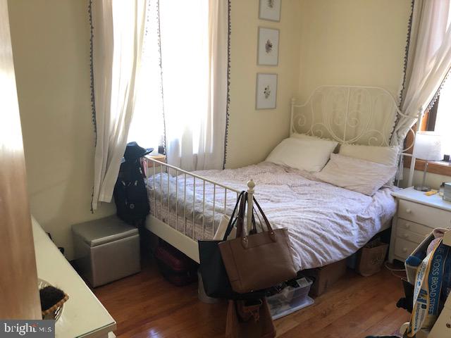 QUEEN VILLAGE - Residential Income