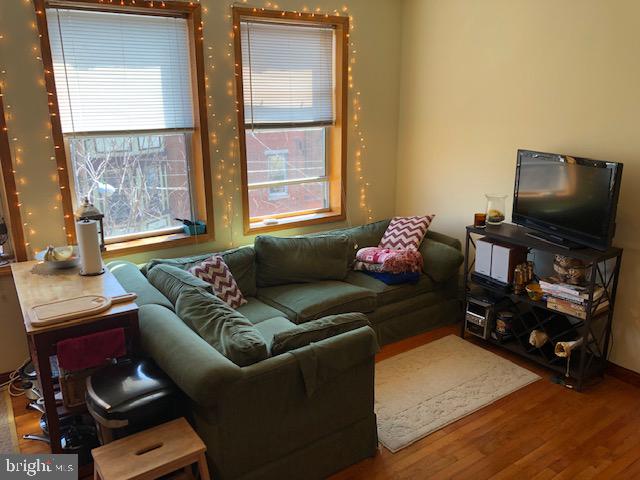 QUEEN VILLAGE - Residential Income