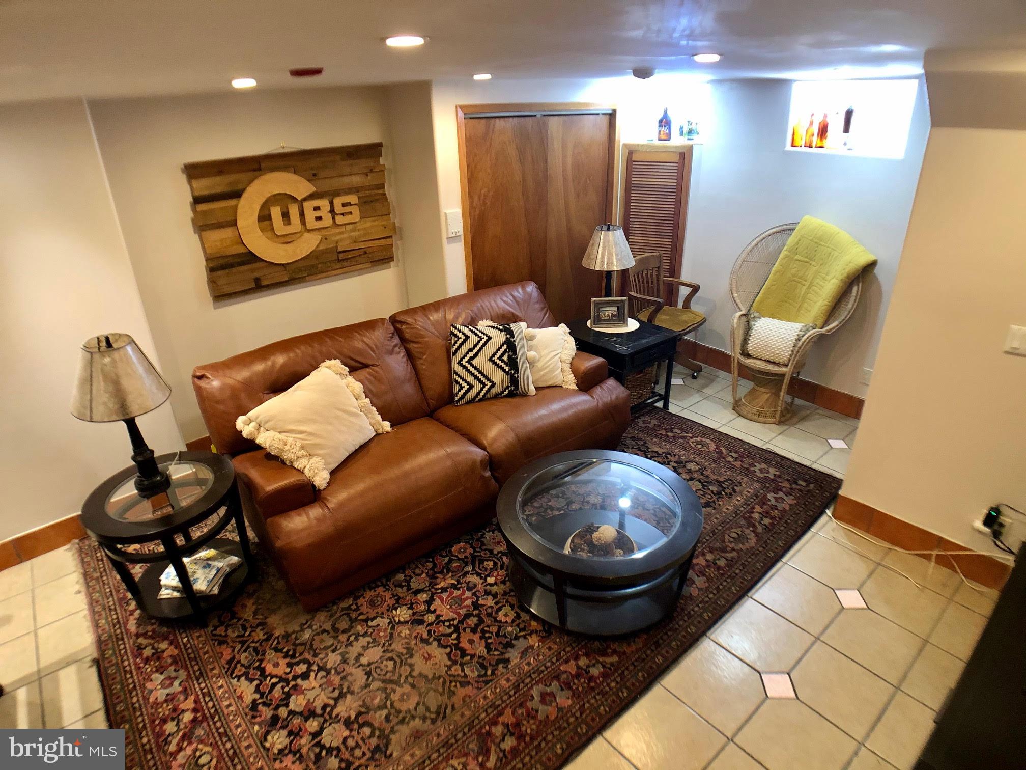 QUEEN VILLAGE - Residential Income