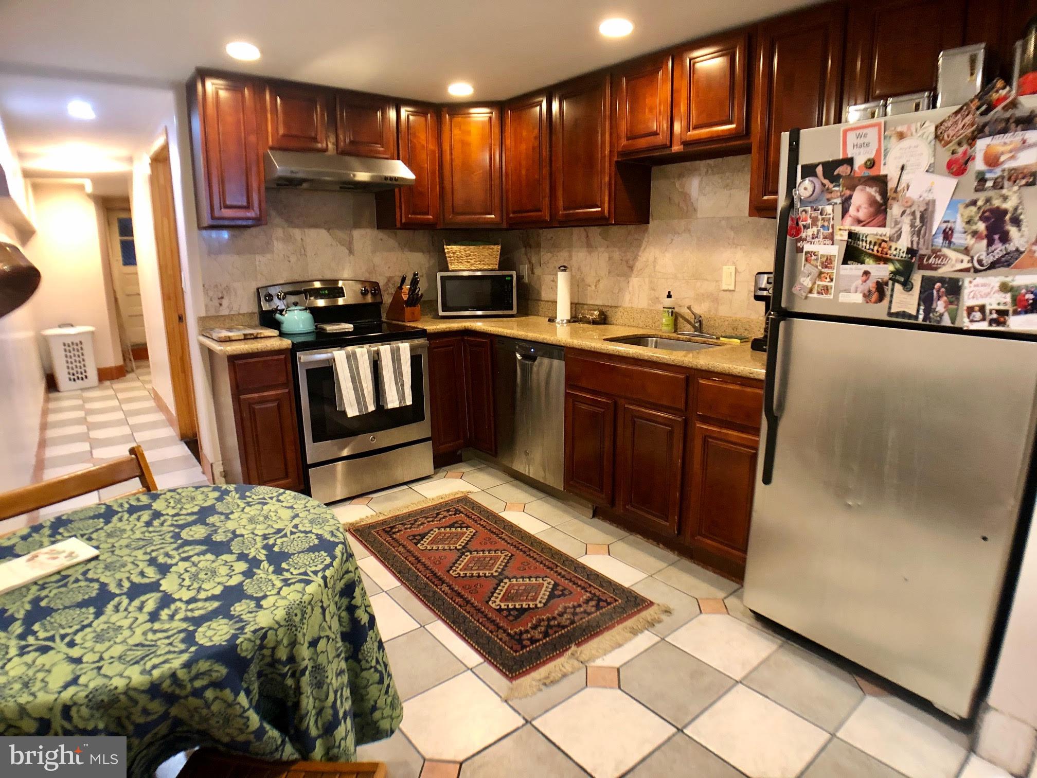 QUEEN VILLAGE - Residential Income