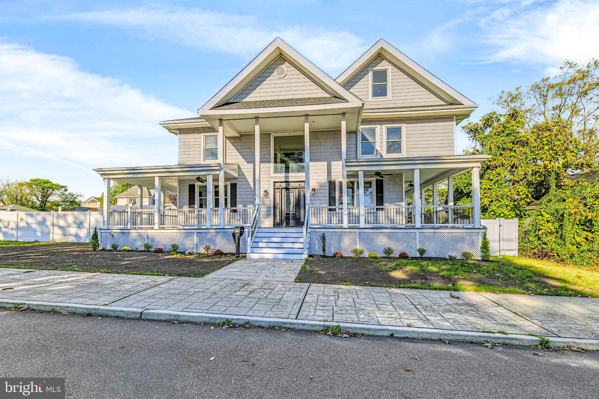 123 CEDAR AVENUE E