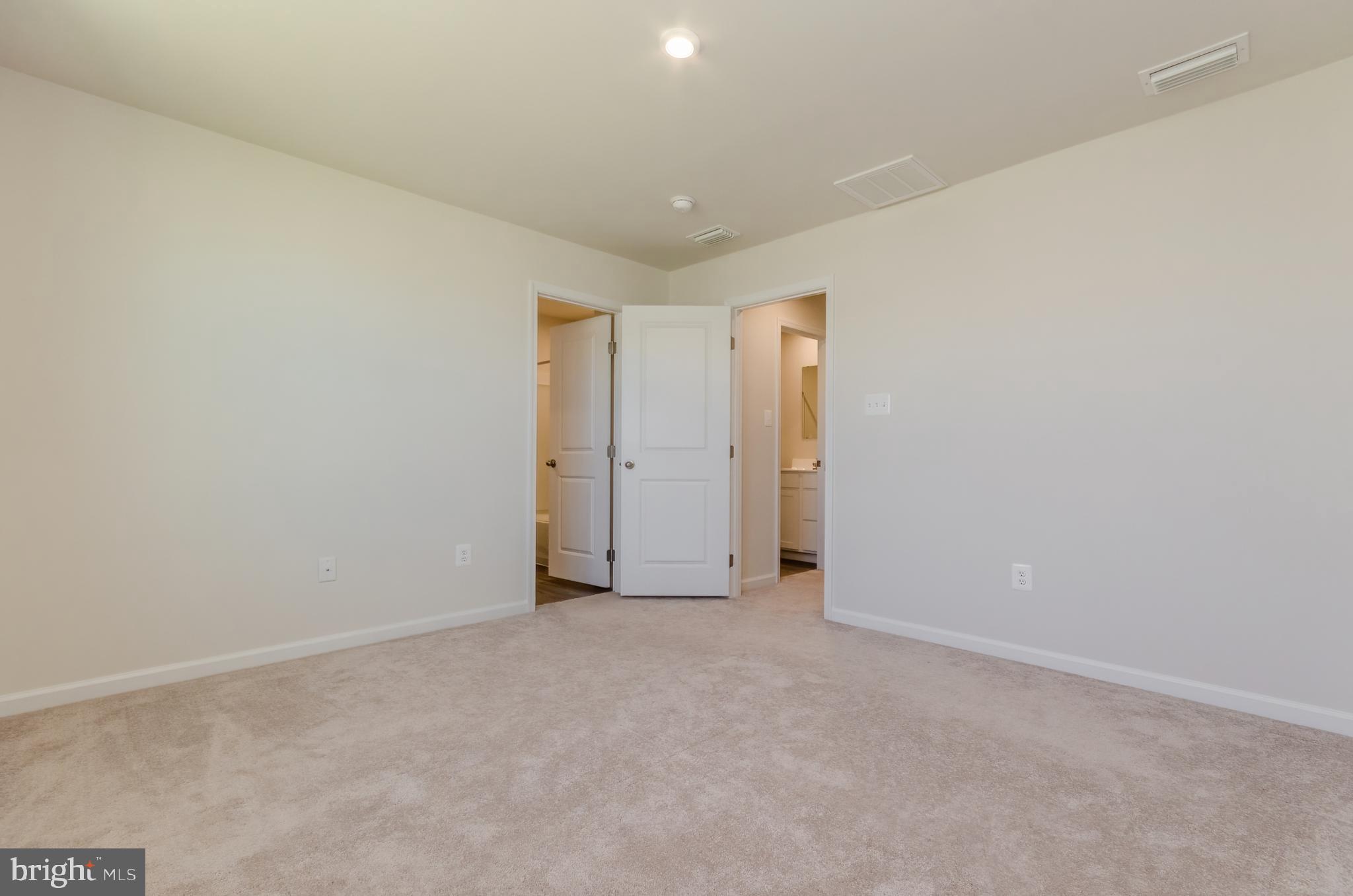 THE LAKES AT MARTINSBURG - Residential Lease