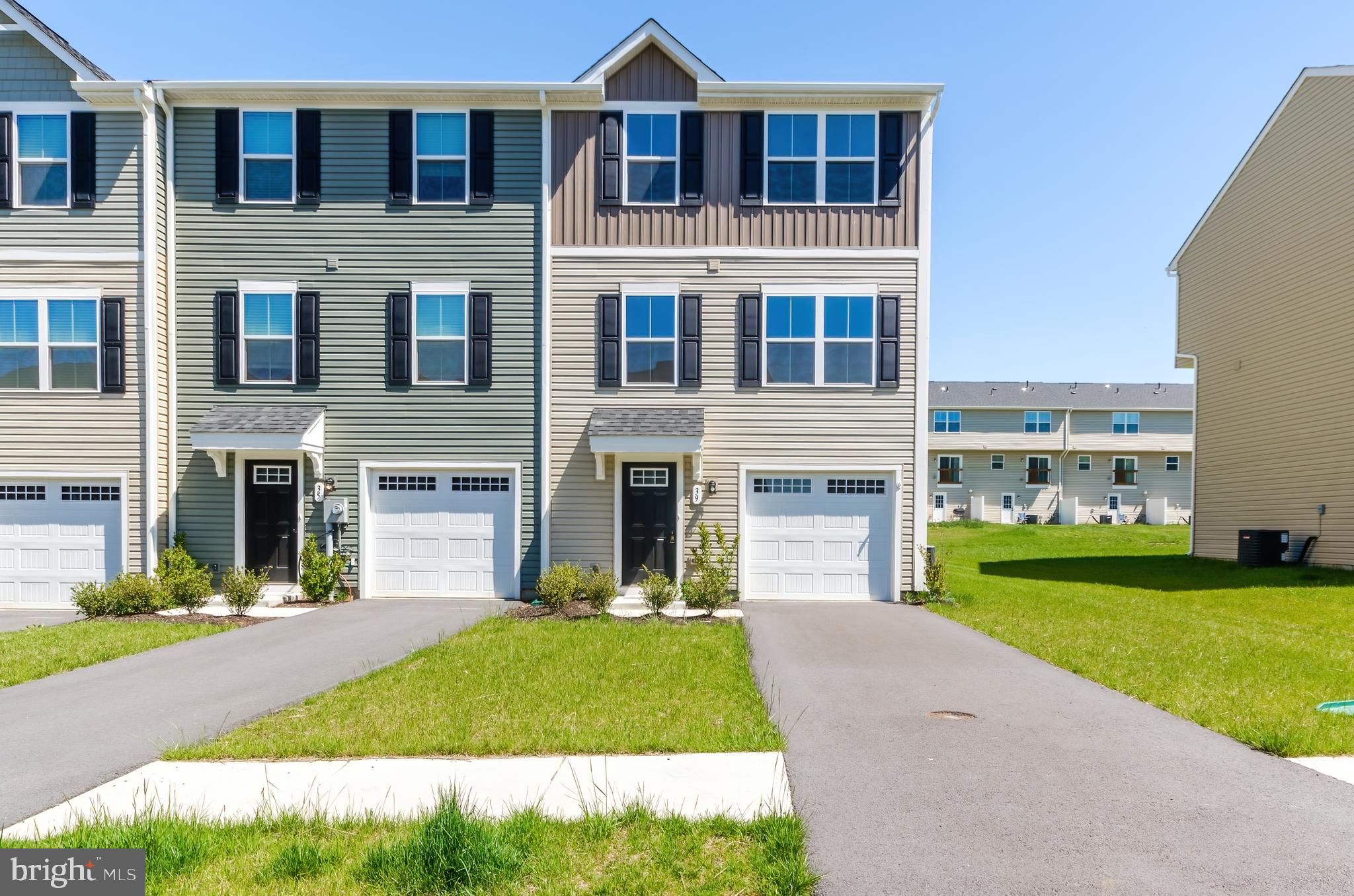 THE LAKES AT MARTINSBURG - Residential Lease