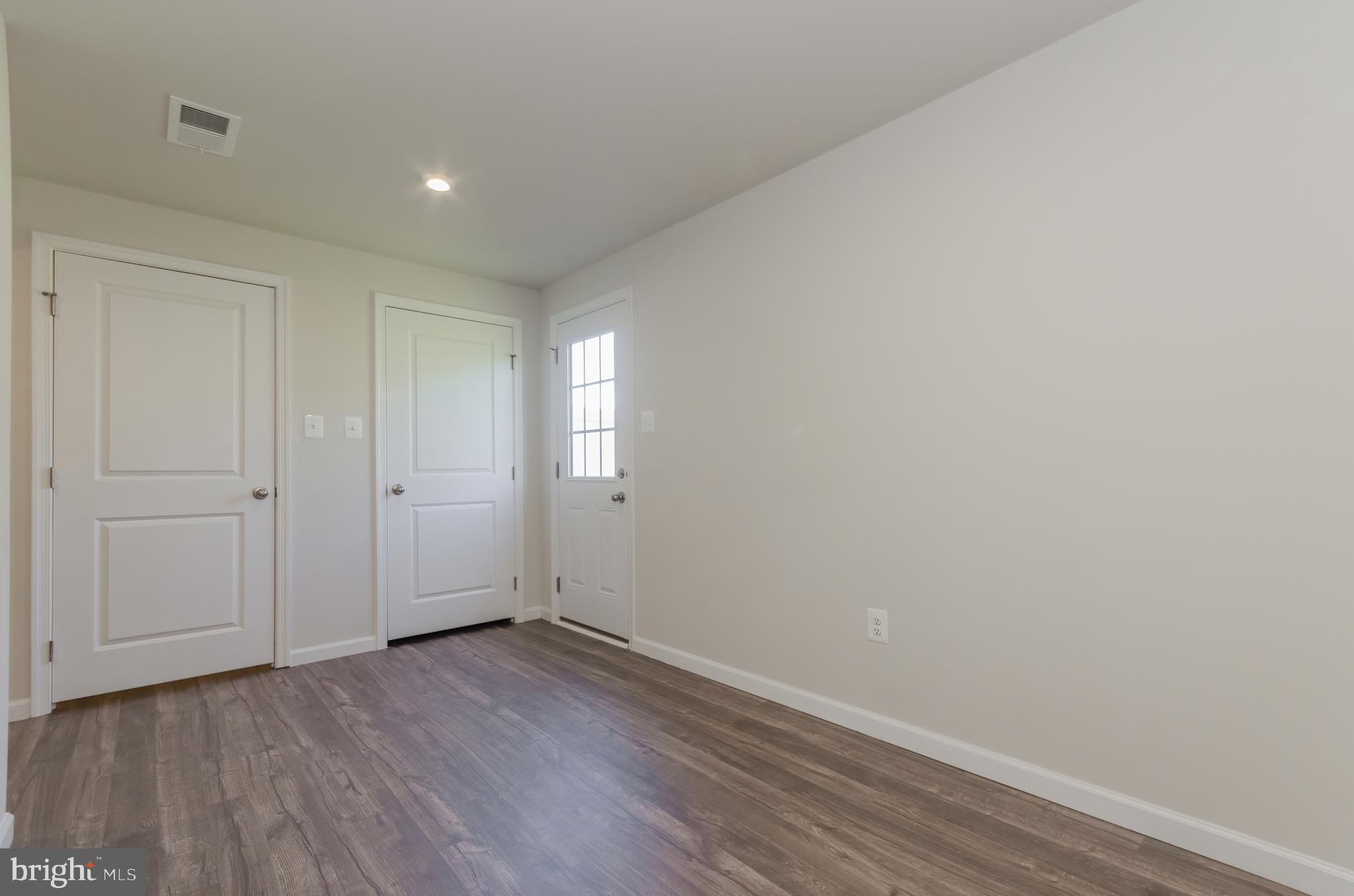 THE LAKES AT MARTINSBURG - Residential Lease