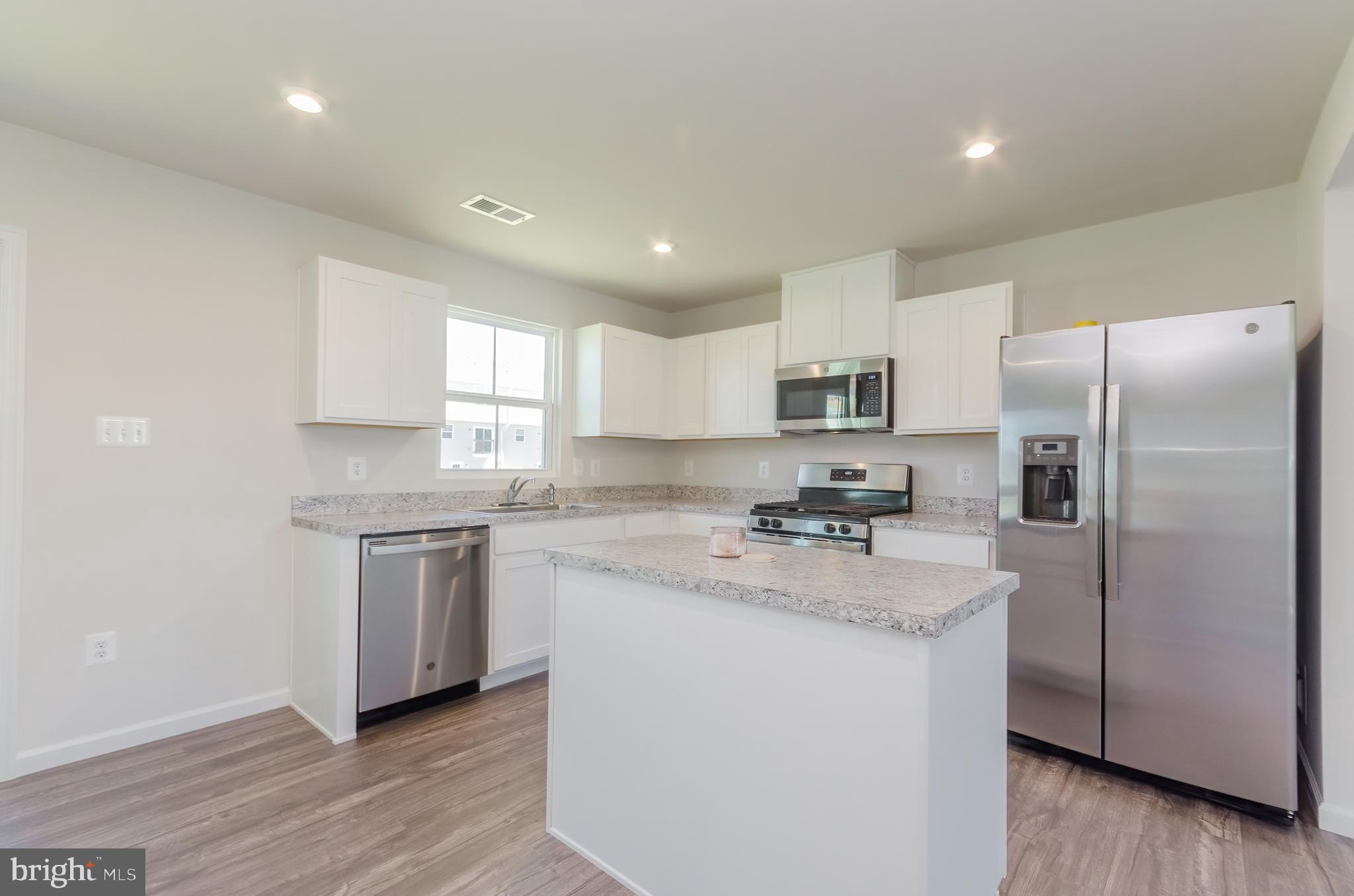 THE LAKES AT MARTINSBURG - Residential Lease