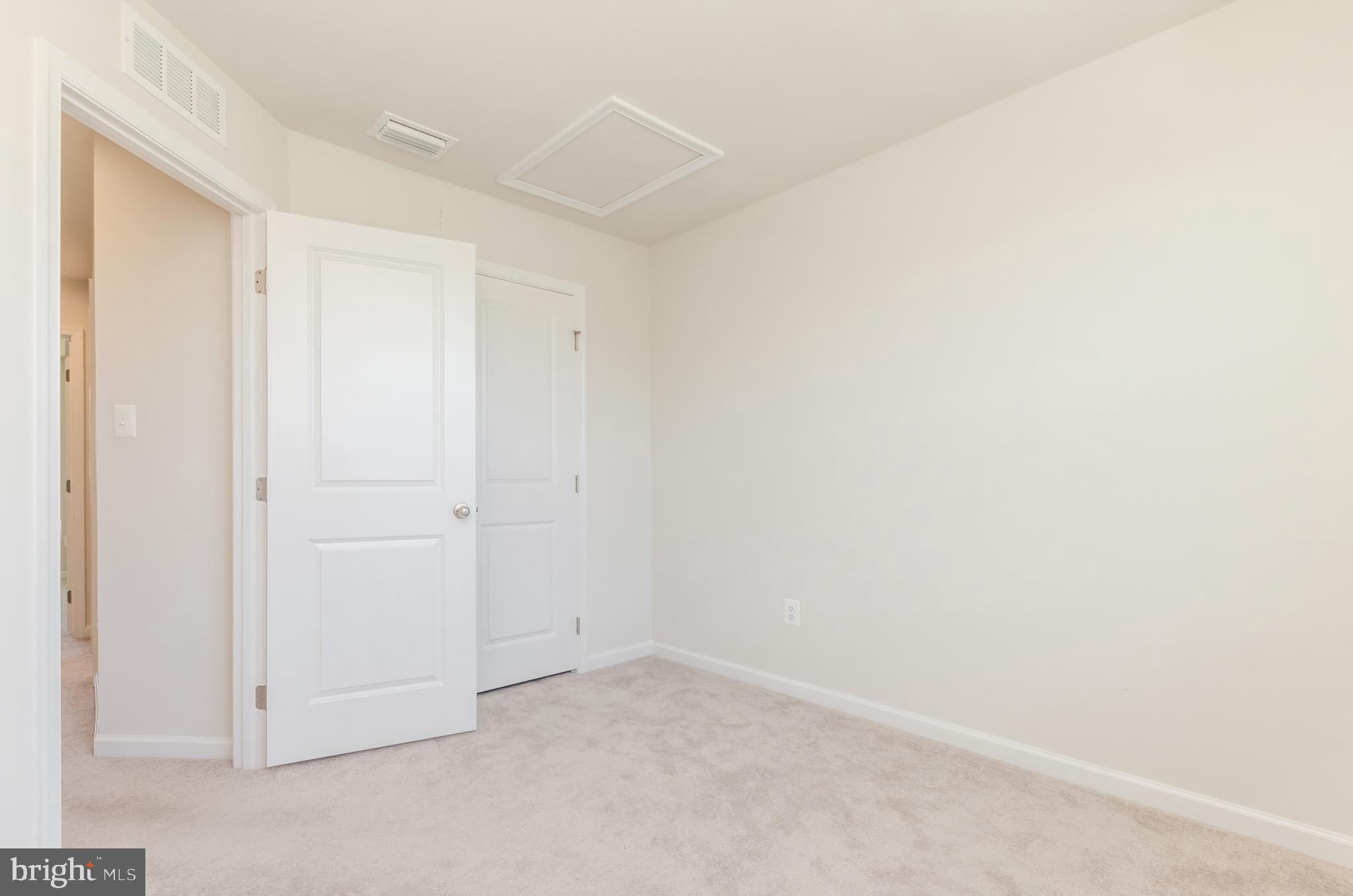 THE LAKES AT MARTINSBURG - Residential Lease