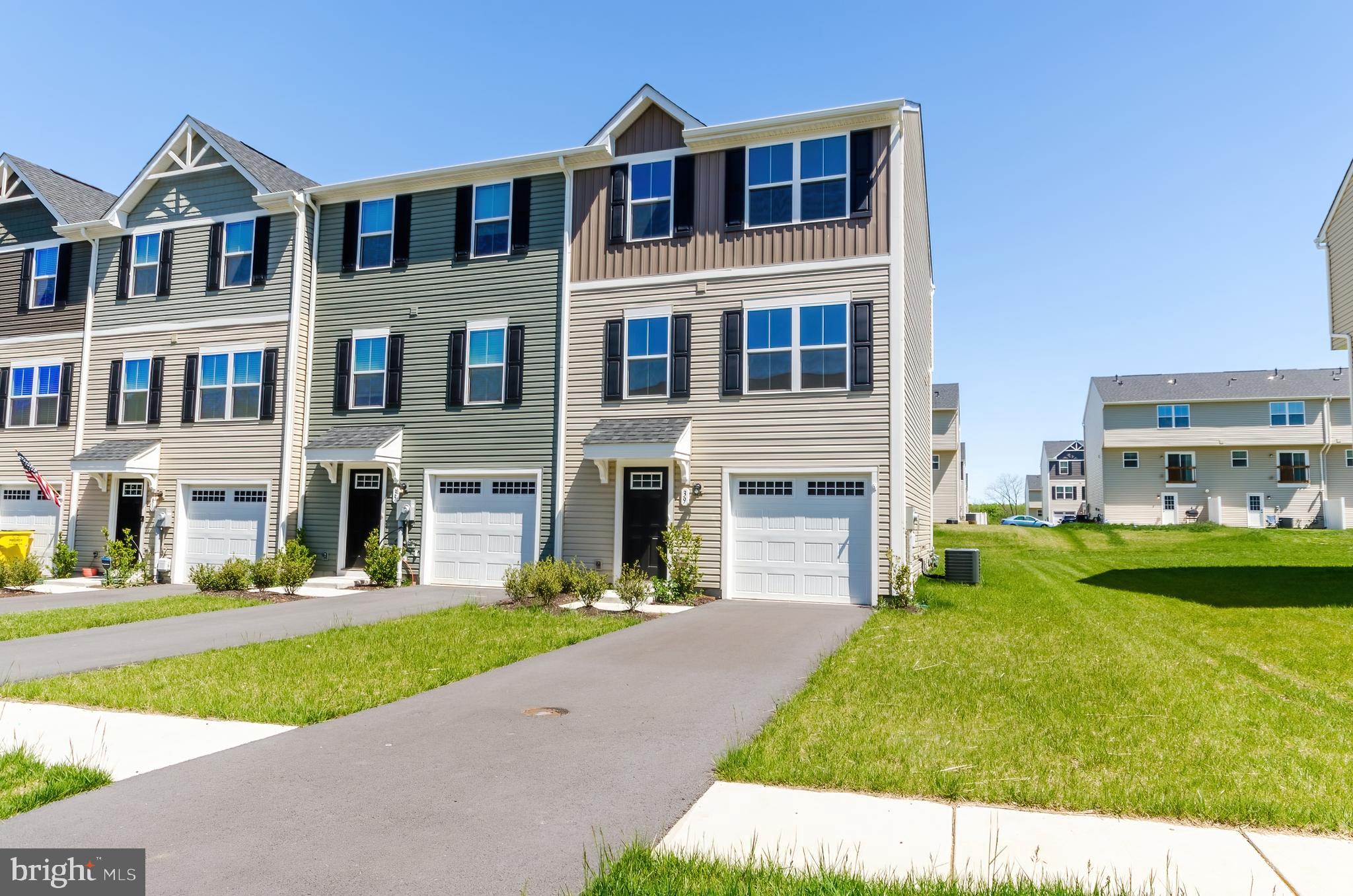 THE LAKES AT MARTINSBURG - Residential Lease