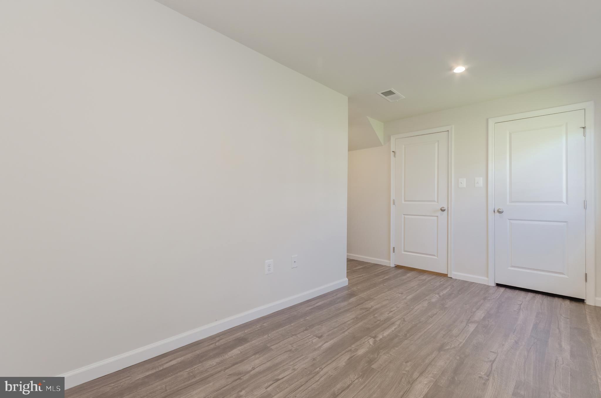 THE LAKES AT MARTINSBURG - Residential Lease