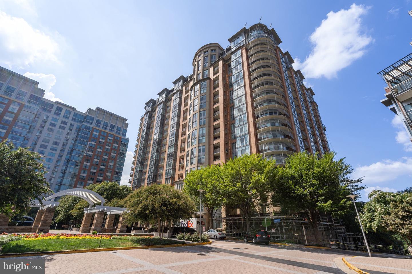 ONE PARK CREST - Residential Lease