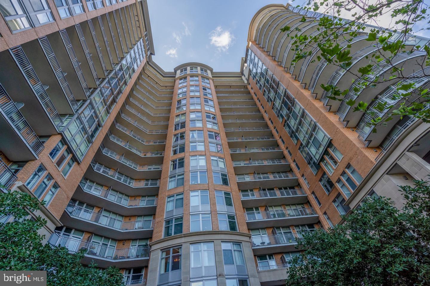 ONE PARK CREST - Residential Lease