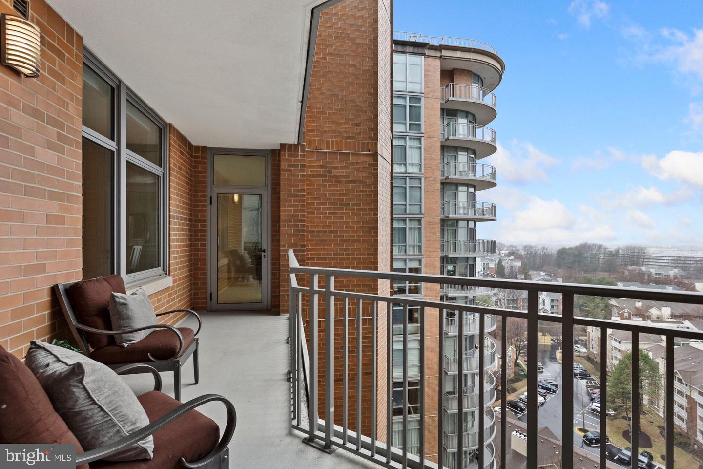 ONE PARK CREST - Residential Lease