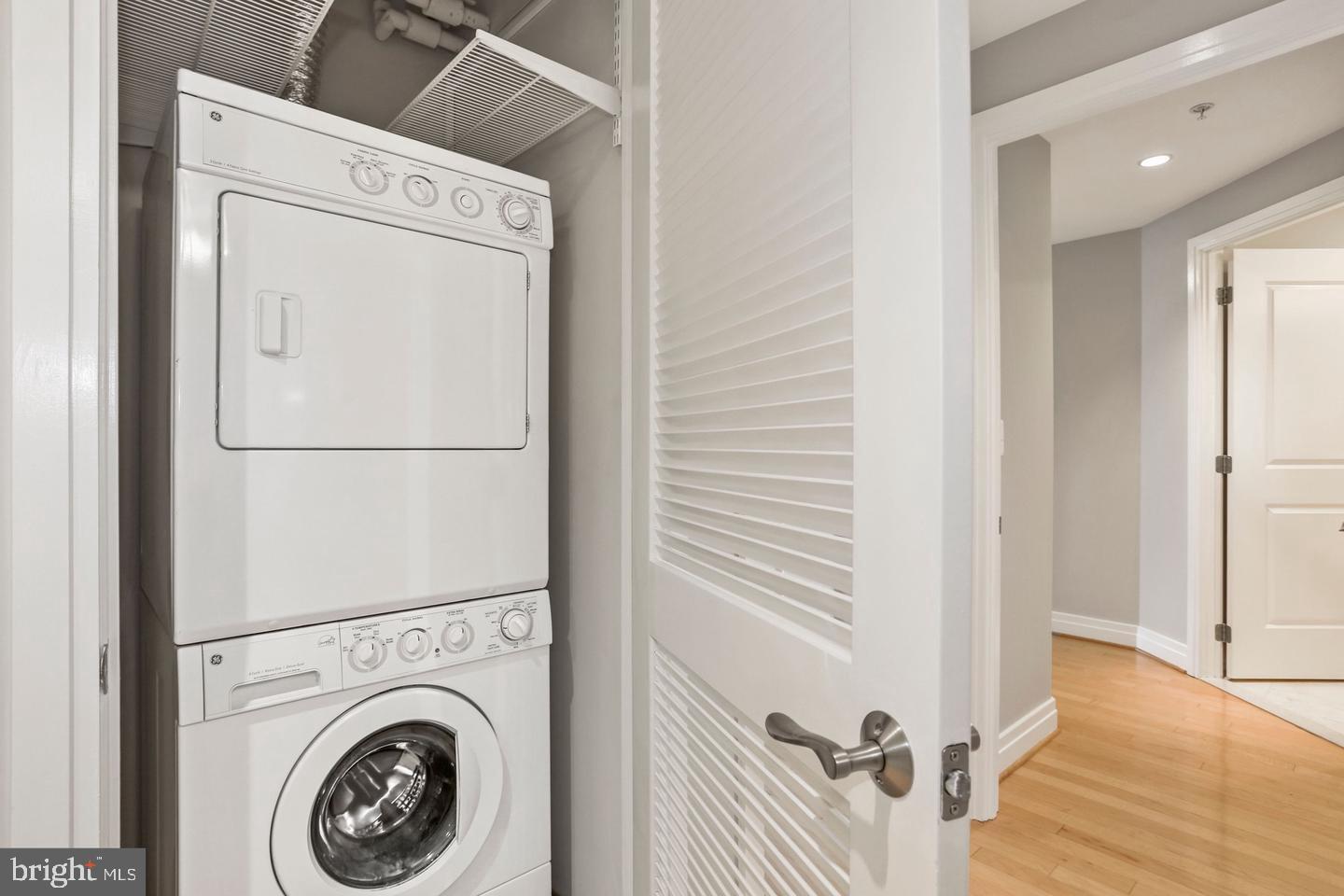 ONE PARK CREST - Residential Lease