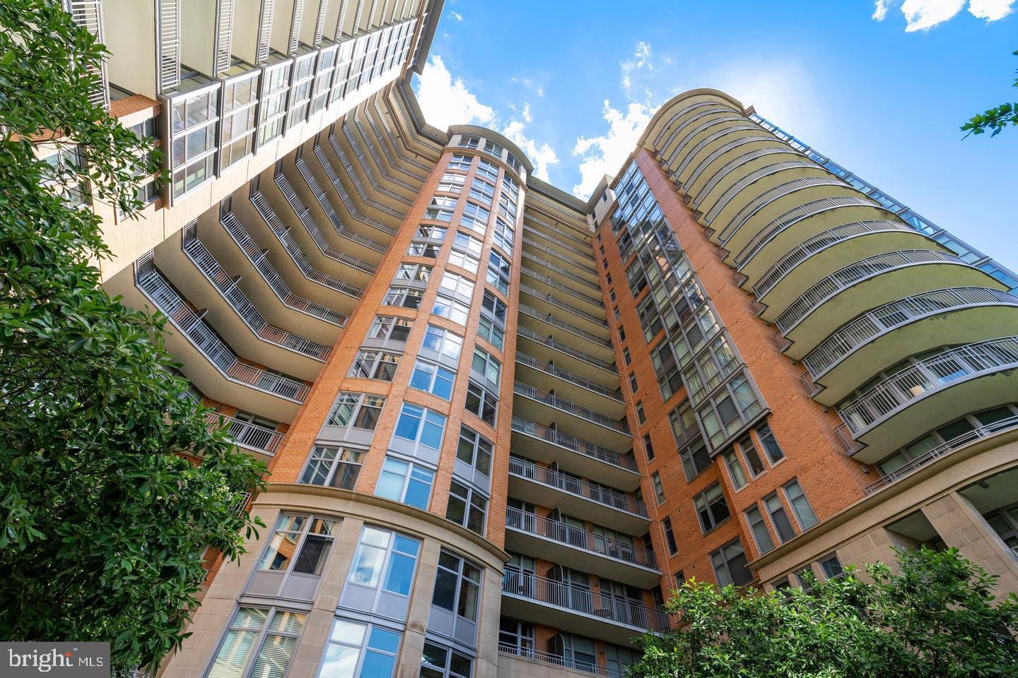 ONE PARK CREST - Residential Lease