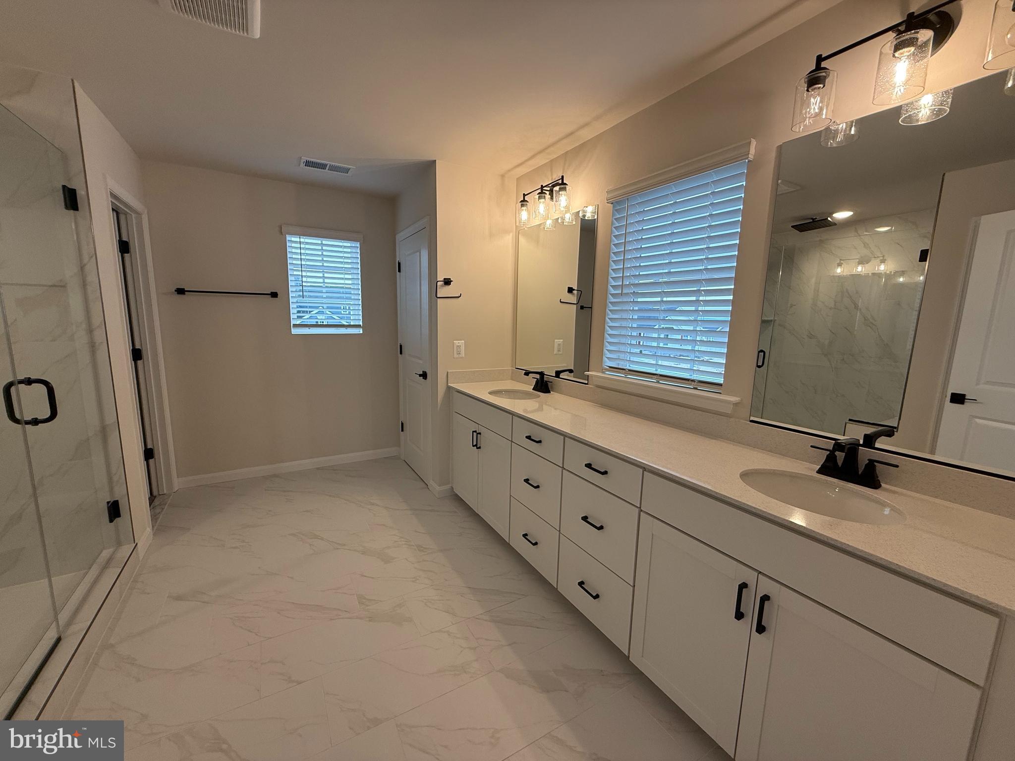 ABRAMS POINTE - Residential