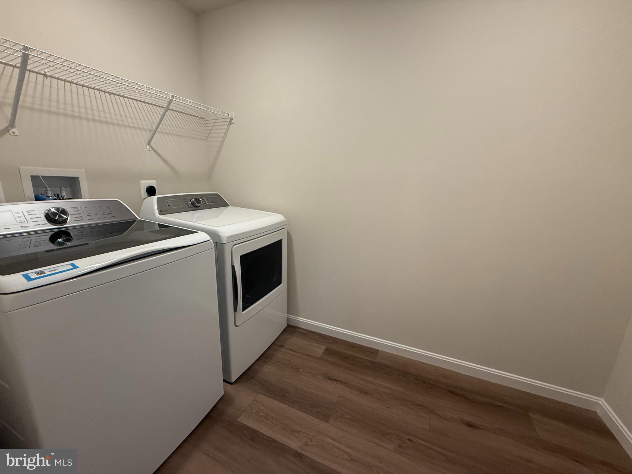 ABRAMS POINTE - Residential