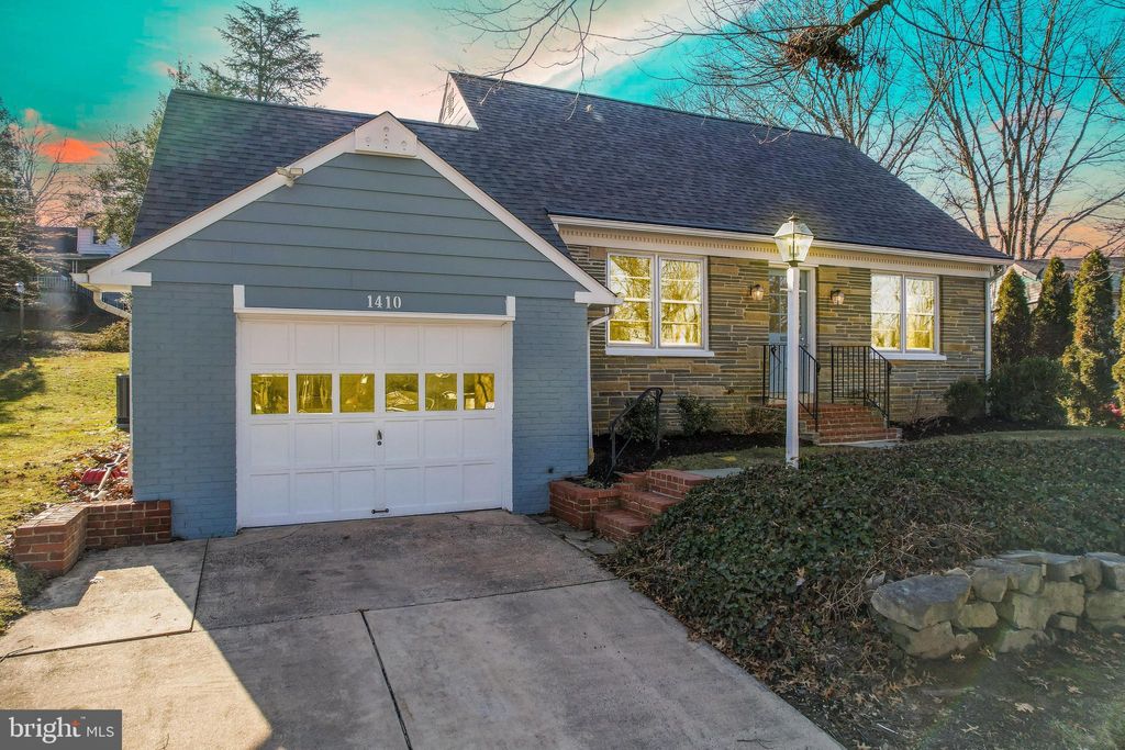 Photo of 1410 Springside Drive, Lancaster, PA 17603 (MLS # PALA2042560)