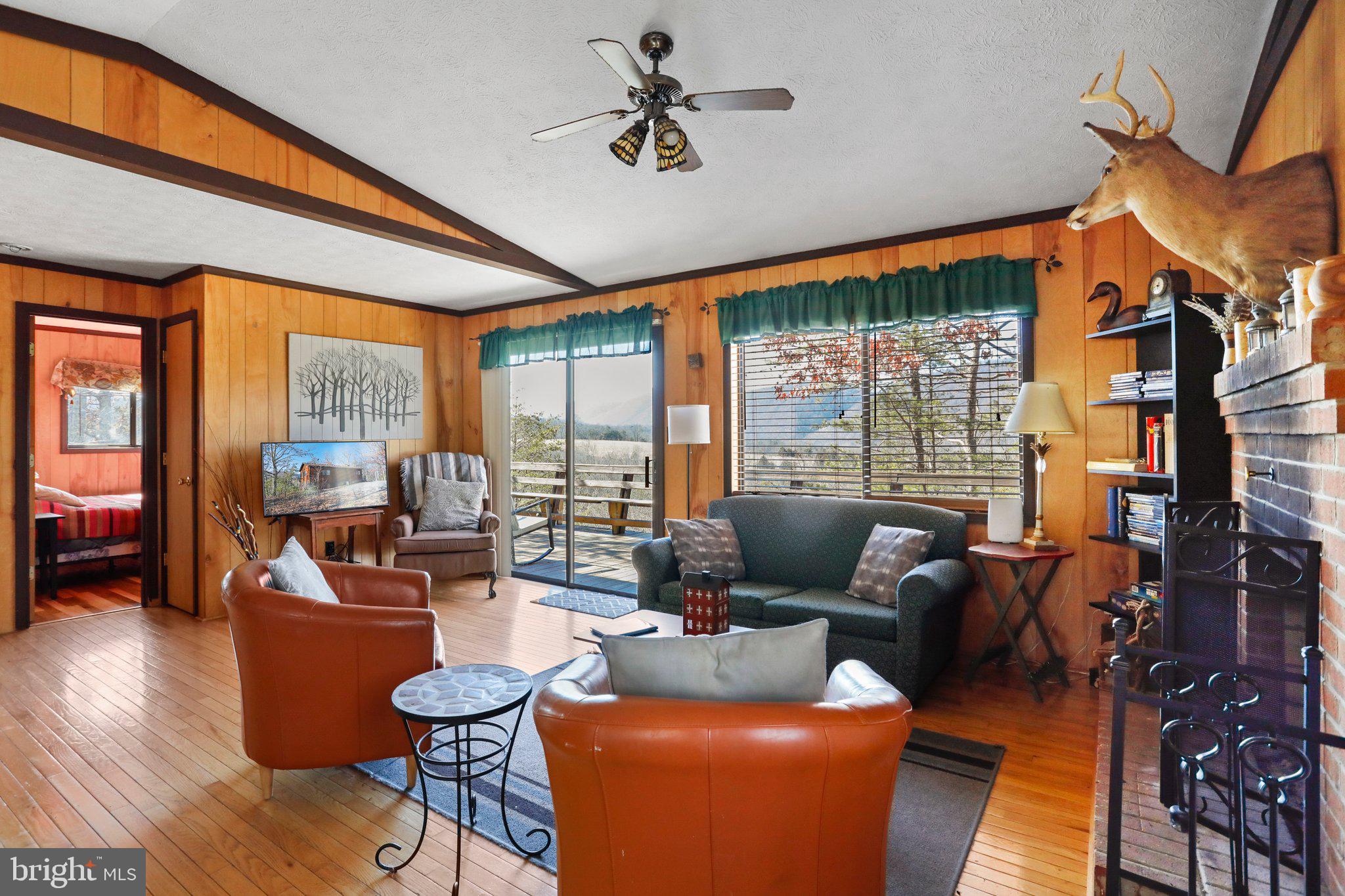 LITTLE MOUNTAIN ESTATES - Residential