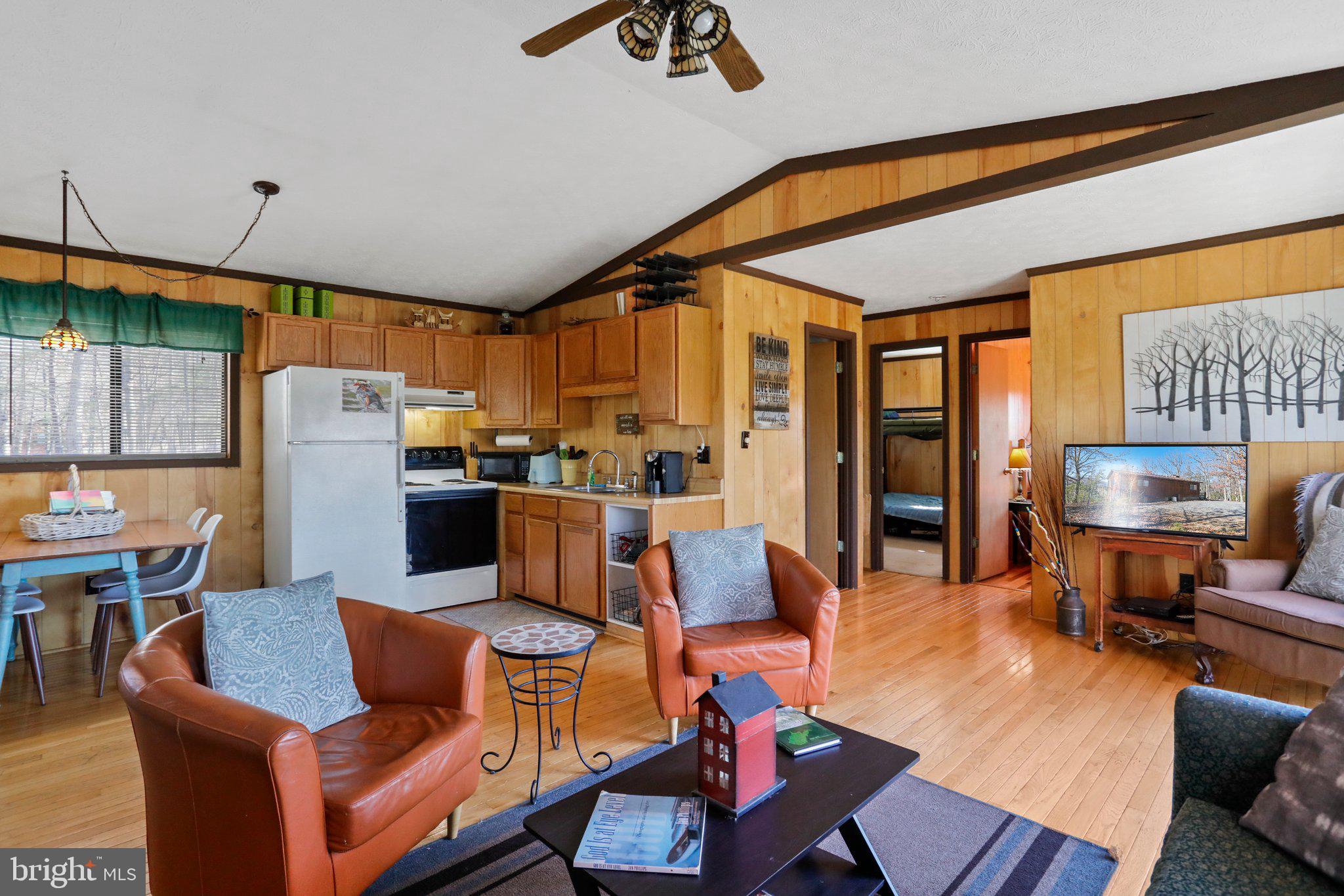 LITTLE MOUNTAIN ESTATES - Residential