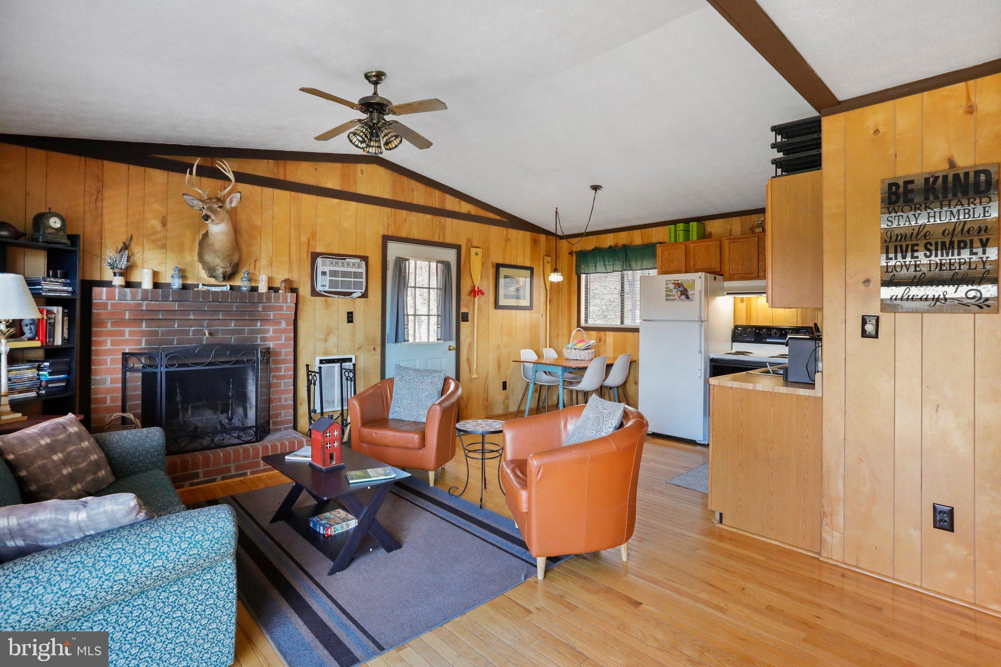 LITTLE MOUNTAIN ESTATES - Residential