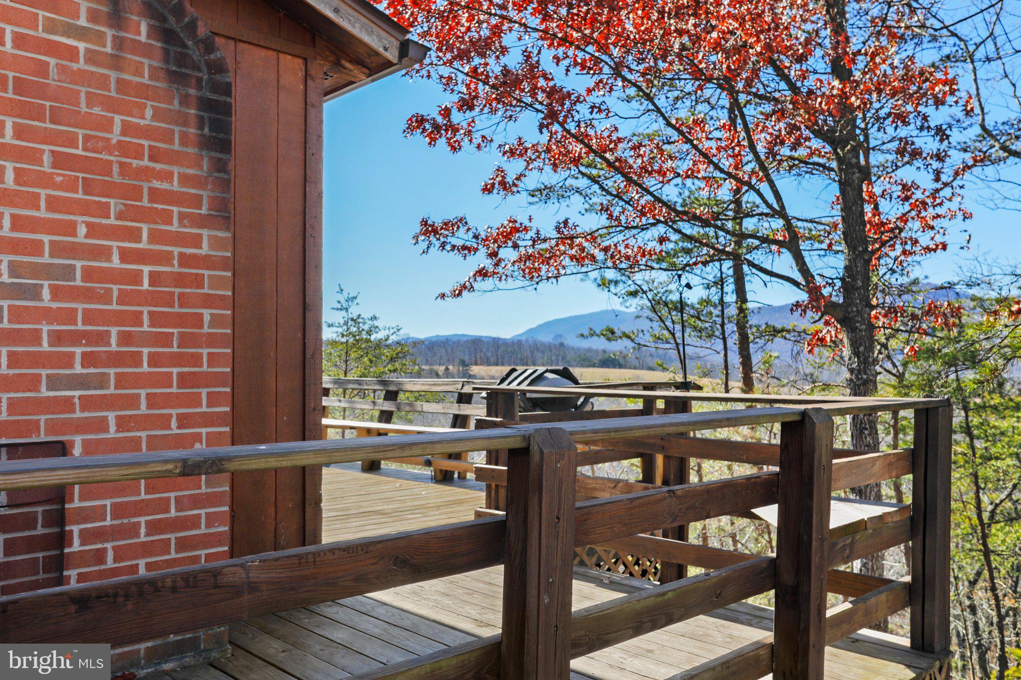 LITTLE MOUNTAIN ESTATES - Residential