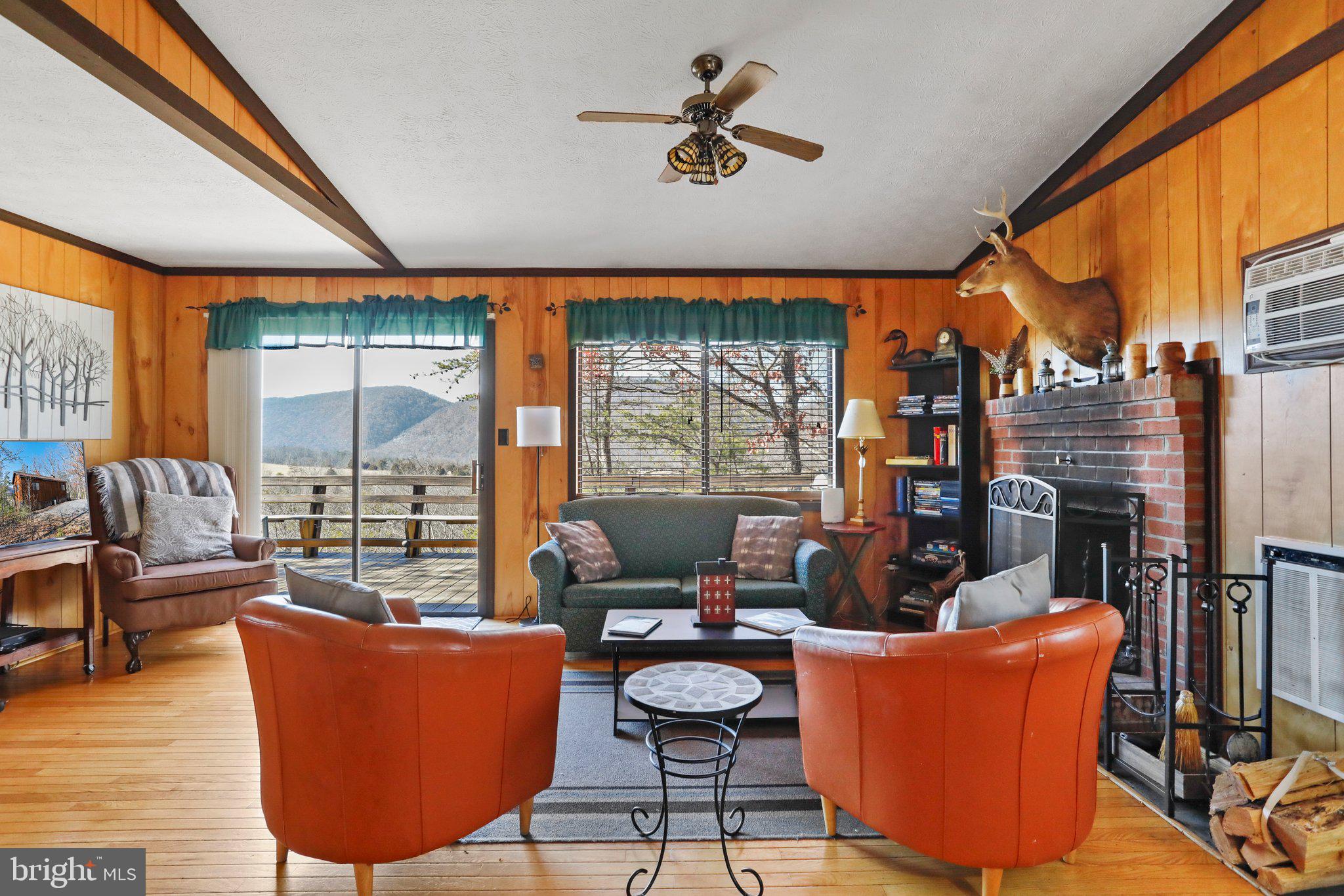 LITTLE MOUNTAIN ESTATES - Residential