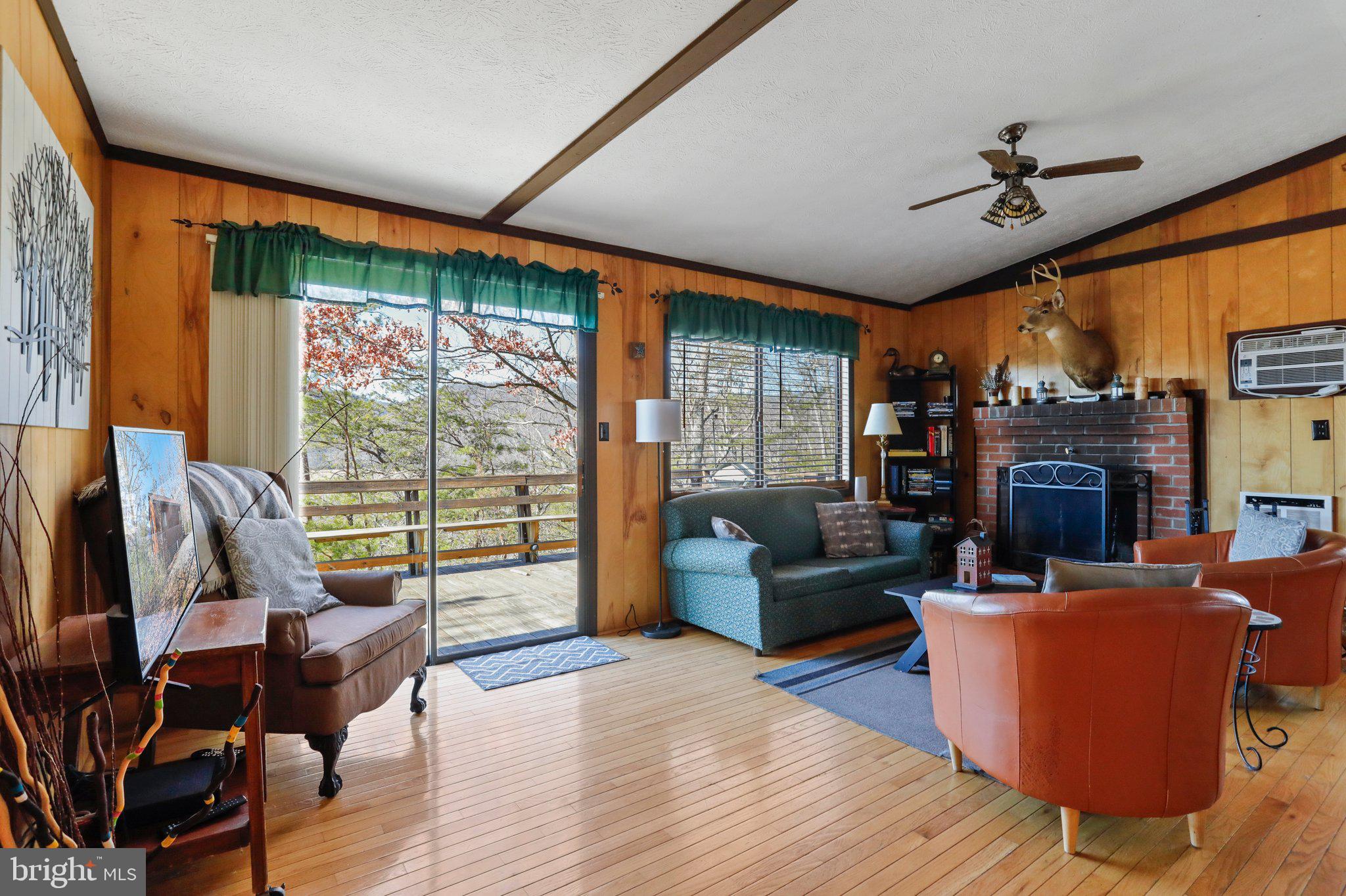 LITTLE MOUNTAIN ESTATES - Residential