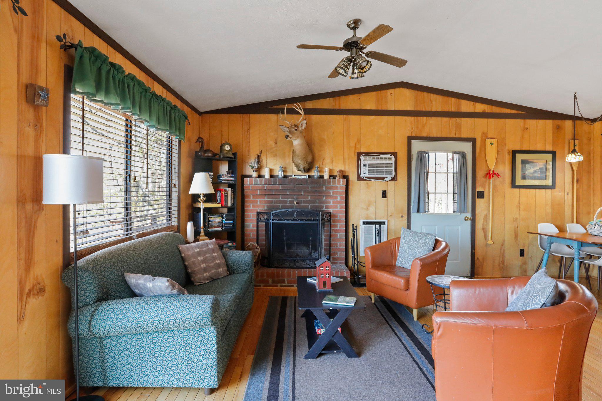 LITTLE MOUNTAIN ESTATES - Residential