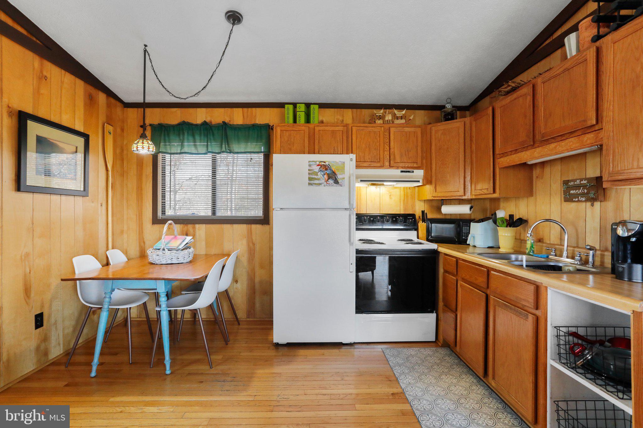 LITTLE MOUNTAIN ESTATES - Residential