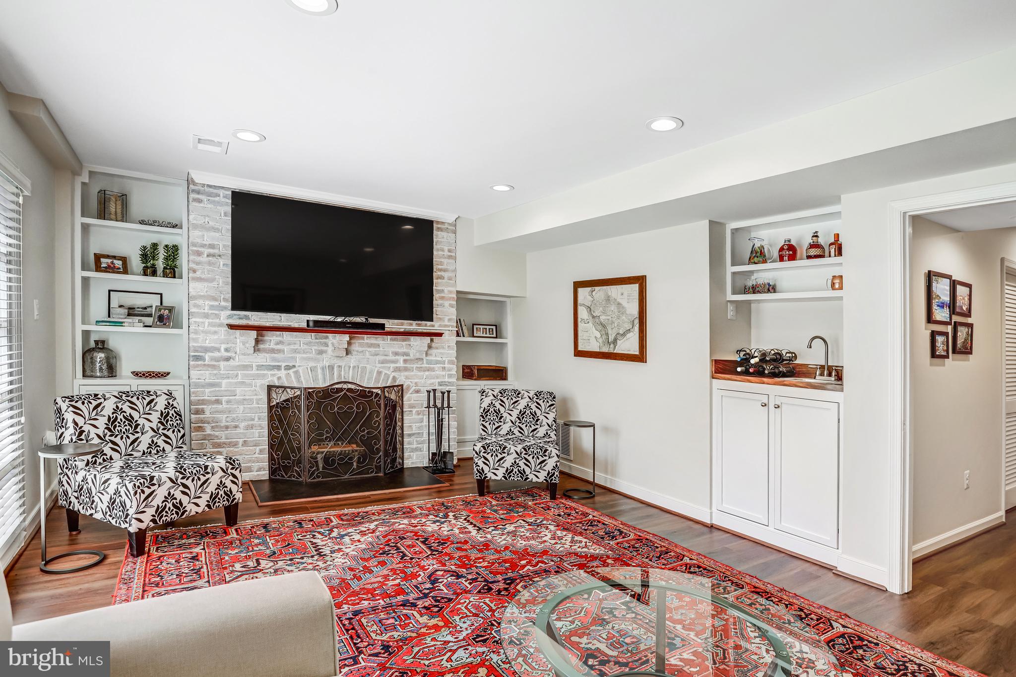 KINGS MANOR TOWNE HOUSES - Residential