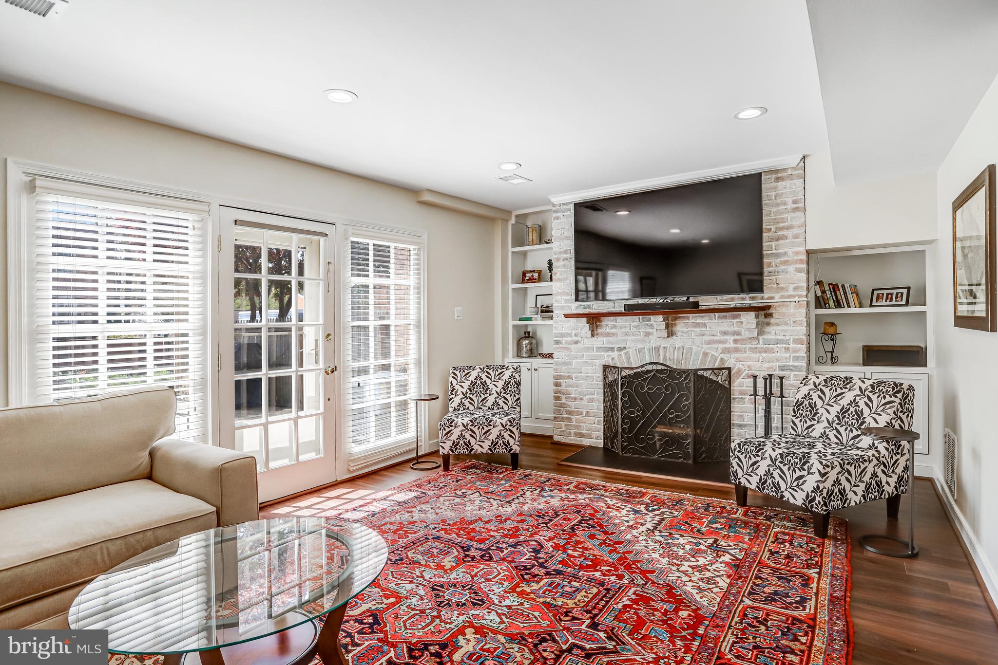 KINGS MANOR TOWNE HOUSES - Residential