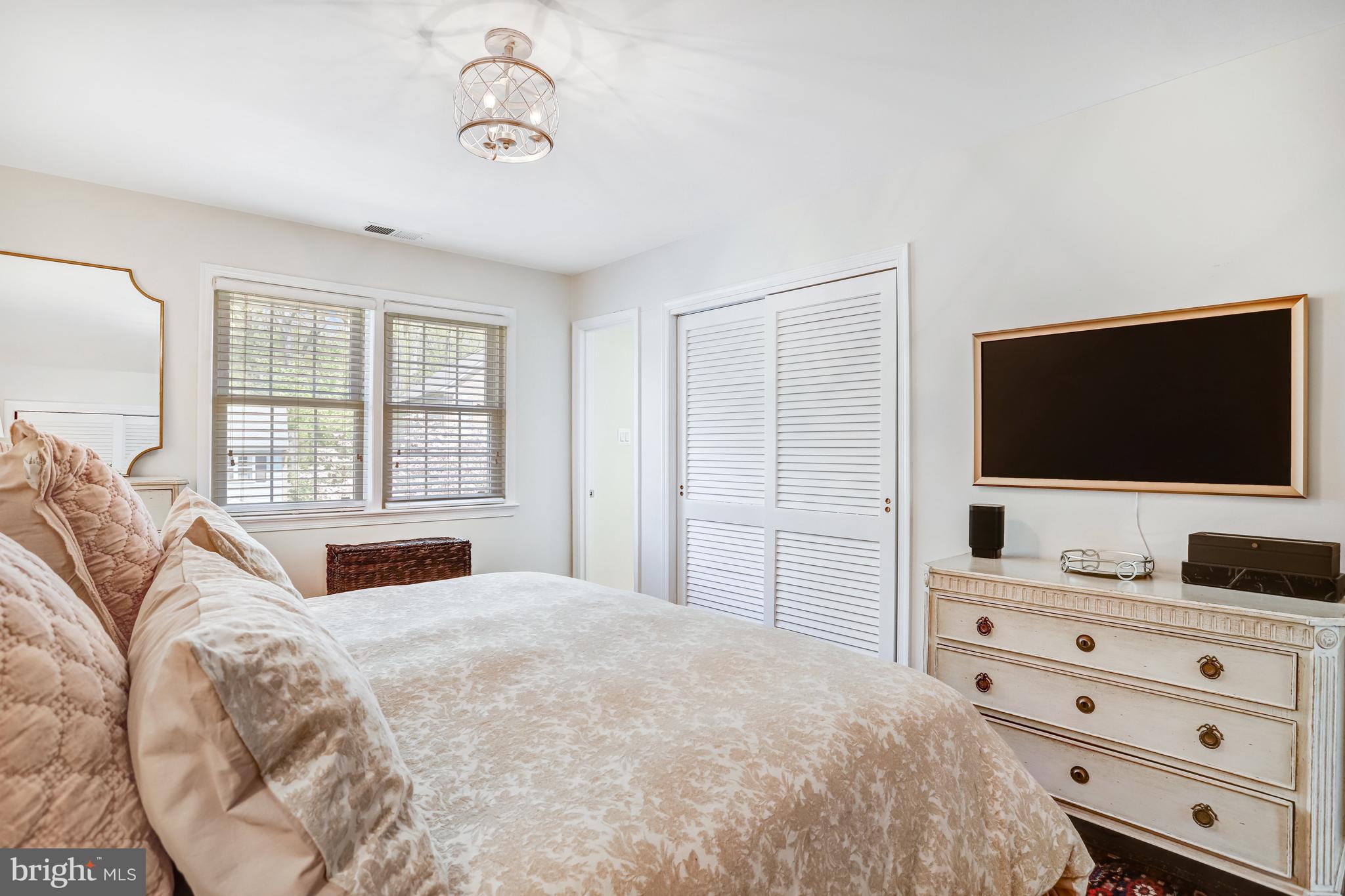 KINGS MANOR TOWNE HOUSES - Residential